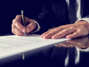 Estructuras Legales: Testamentos y Fundamentos